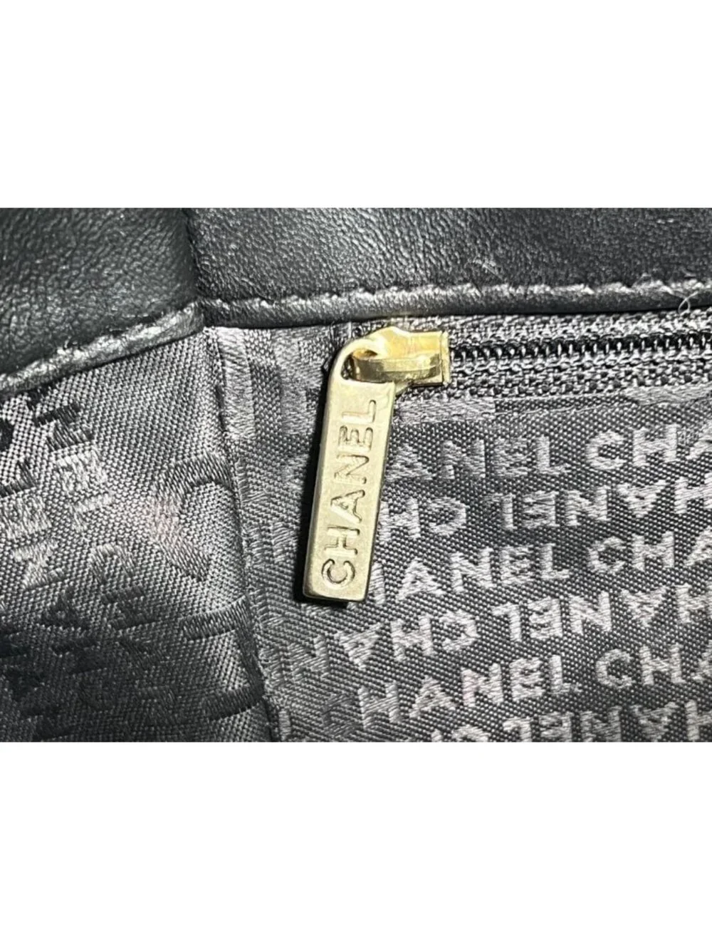 Chanel Tote Icon Line